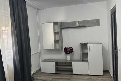 Apartament cu 3 camere semidecomandat în Central - 3