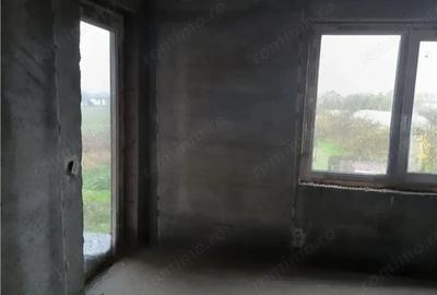 Casă cu 5 camere cu Teren 1300 Mp în Varlaam - 2
