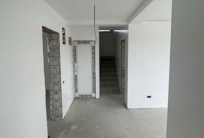 Casă cu 4 camere în Central