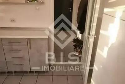 Apartament de vanzare - DECEBAL - 2