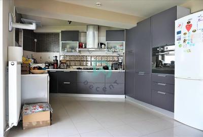 Casă individuală cu 5 camere cu Canalizare în Noua