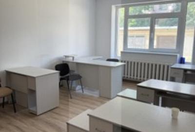 Spațiu comercial, de 300 mp, în Central - 4