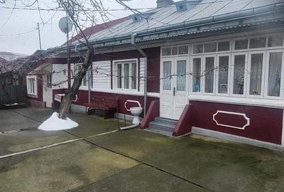 Casă cu Teren 1164 Mp în Central - 2