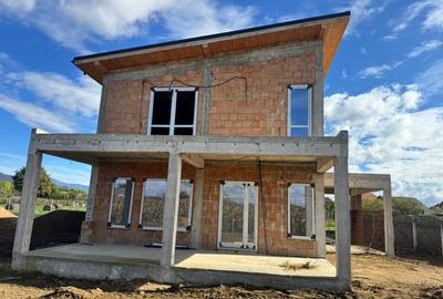 Casa individuala la rosu - 130 mp utili, teren 440 mp, drum privat - 6