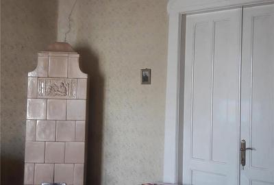 Casă cu 5 camere cu Teren 1600 Mp în Central - 2