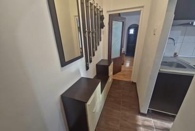 Apartament cu 2 camere semidecomandat, mobilat în Poarta 6 - 6