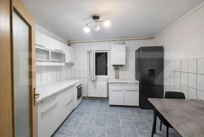 Apartament cu 4 camere decomandat în Aradului