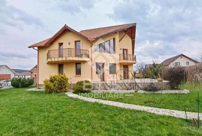 Casă individuală cu 4 camere cu Canalizare în Unirea - 1