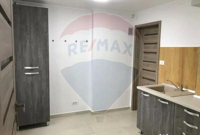 Spațiu comercial, de 50 mp, în Central - 3