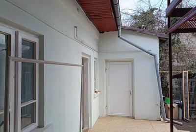 Casă cu 10 camere cu Teren 379 Mp în Central - 17