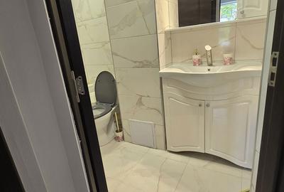 Apartament cu 2 camere semidecomandat în Micro 9 - 13