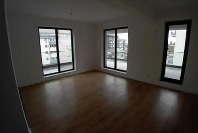 Apartament cu 3 camere decomandat în Titan - 3