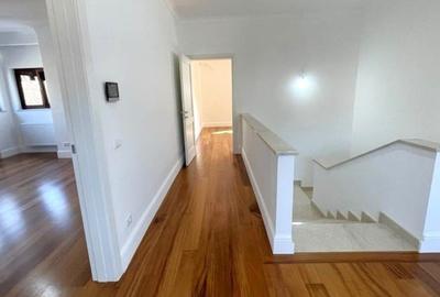 Casă cu 10 camere cu Canalizare în Primăverii - 8