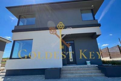 Casă cu 4 camere decomandat în Baciu