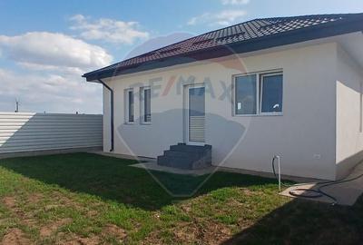 Casă cu 3 camere cu Teren 273 Mp în Crevedia - 9