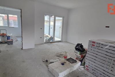 Duplex cu 4 camere cu Canalizare în Moșnița Nouă - 1