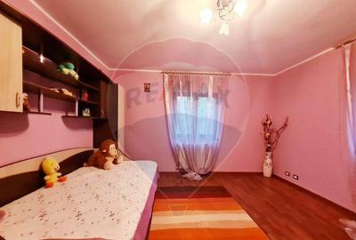 Casă cu 6 camere cu Teren 3141 Mp în Ploștina