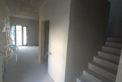 Casă cu 4 camere cu Teren 200 Mp în Central - 2