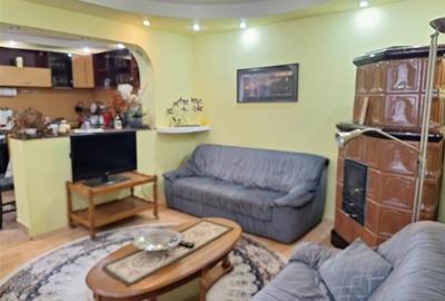 Casa Bartolomeu, pe doua nivele, stil deosebit, curte comuna - 8
