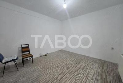 Casă cu 3 camere cu Canalizare în Central - 3