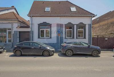 Casă cu 5 camere cu Teren 225 Mp în Brașovul Vechi