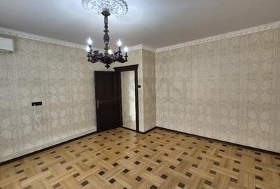 Apartament cu 4 camere decomandat în Primăverii