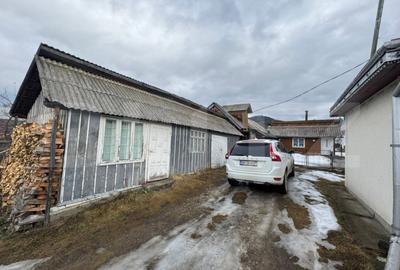 Casă cu 4 camere cu Teren 500 Mp în Central - 1