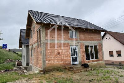 Casă individuală cu 8 camere cu Canalizare în Șura Mare - 1