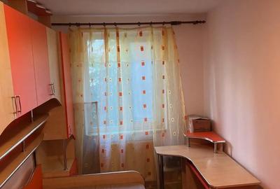 Apartament 3 camere zona 1 mai - 4
