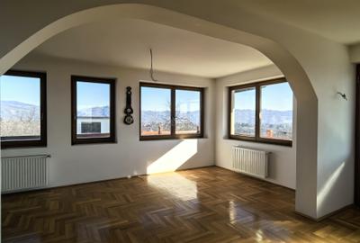Vila/Pensiune 620mp  , teren generos 3862mp , priveliste de top , neopturata - 3