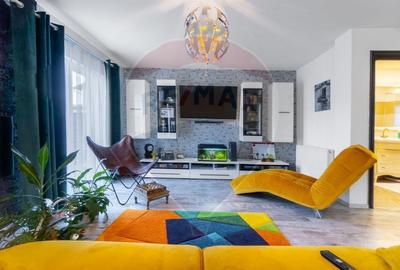 Casă cu 4 camere cu Teren 333 Mp în Central - 1