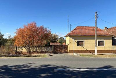 Casă cu 3 camere în Cuvin - 1