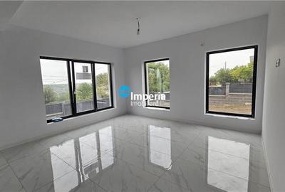 Duplex cu 4 camere cu Canalizare în Bucium - 3