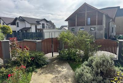 Casa superba intr-o zona linistita – 4 dormitoare, 3 bai, living spatios si grad - 2