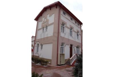 Casă individuală cu 5 camere cu Canalizare în Parcul Carol - 17