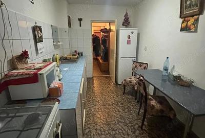 Apartament cu 3 camere decomandat în Anda
