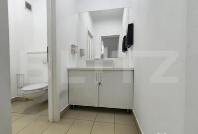 Spațiu comercial, de 150 mp, în Central - 8
