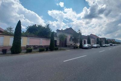 Casă cu Teren 1280 Mp în Central - 3
