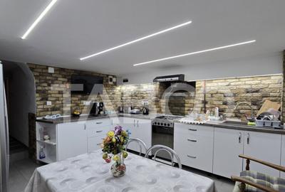 Casă cu 6 camere cu Teren 250 Mp în Central