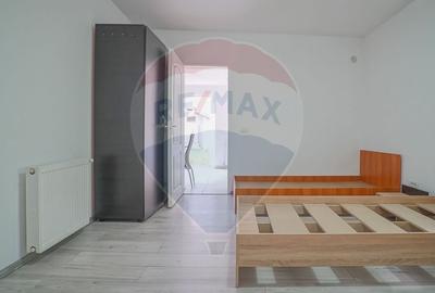 Casă cu 10 camere cu Teren 340 Mp în Florilor - 38