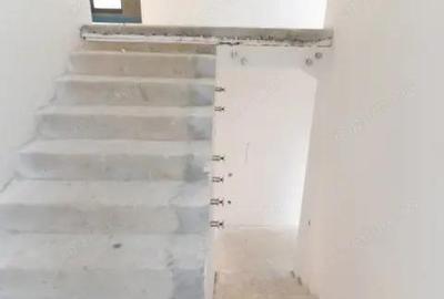 Casă cu 5 camere cu Canalizare în Câmpului - 1