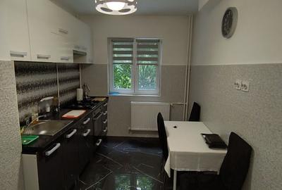 Apartament cu 2 camere semidecomandat în Apărătorii Patriei