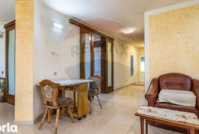 Casă cu 6 camere cu Garaj în Central - 1