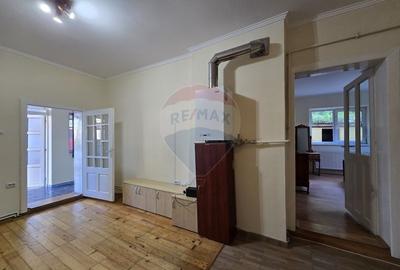 Casă cu 5 camere de vânzare în zona Central comision 0 - 16