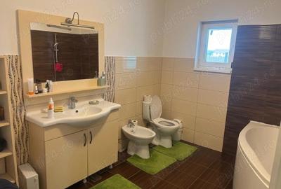 Casă cu 8 camere cu Teren 1000 Mp în Grădiștea - 1