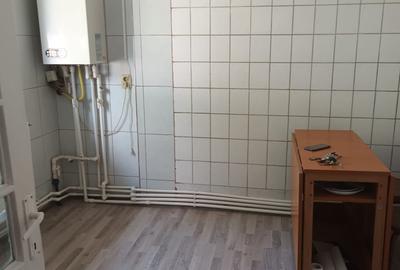 Apartament 3 camere cu centrala proprie nemobilat. - 10