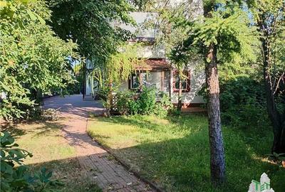 Vila superba,  zona Brancoveanu-Luica, cu 6 camere si teren de 550 de metri - 1