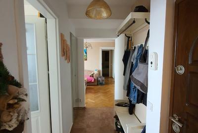 Apartament cu 3 camere nedecomandat, mobilat în 1 Mai - 3