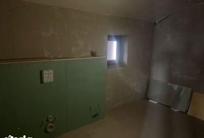 Casă cu 5 camere cu Teren 2000 Mp în Podari - 9