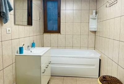 Casă individuală cu 5 camere cu Canalizare în Km 5 - 12